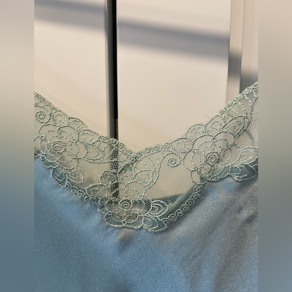 Jones New York Satin Slip • Mint Green • Lace Trim • Size M
